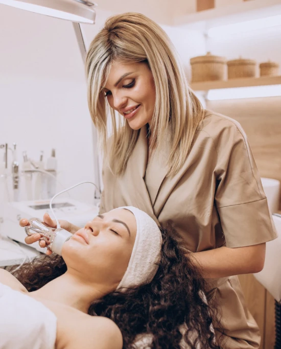 Dra. Isabella Monteiro - Especialista em Harmonização Facial em Joinville